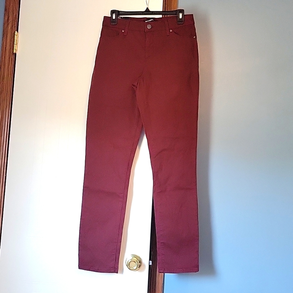 🆕️  Bandolino Woman's "Amy" Burgundy Jeans Size 6